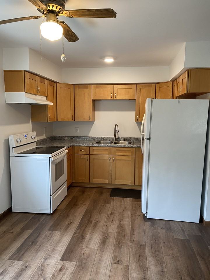 137 S Judge Dr #137 - Photo 2 of 8