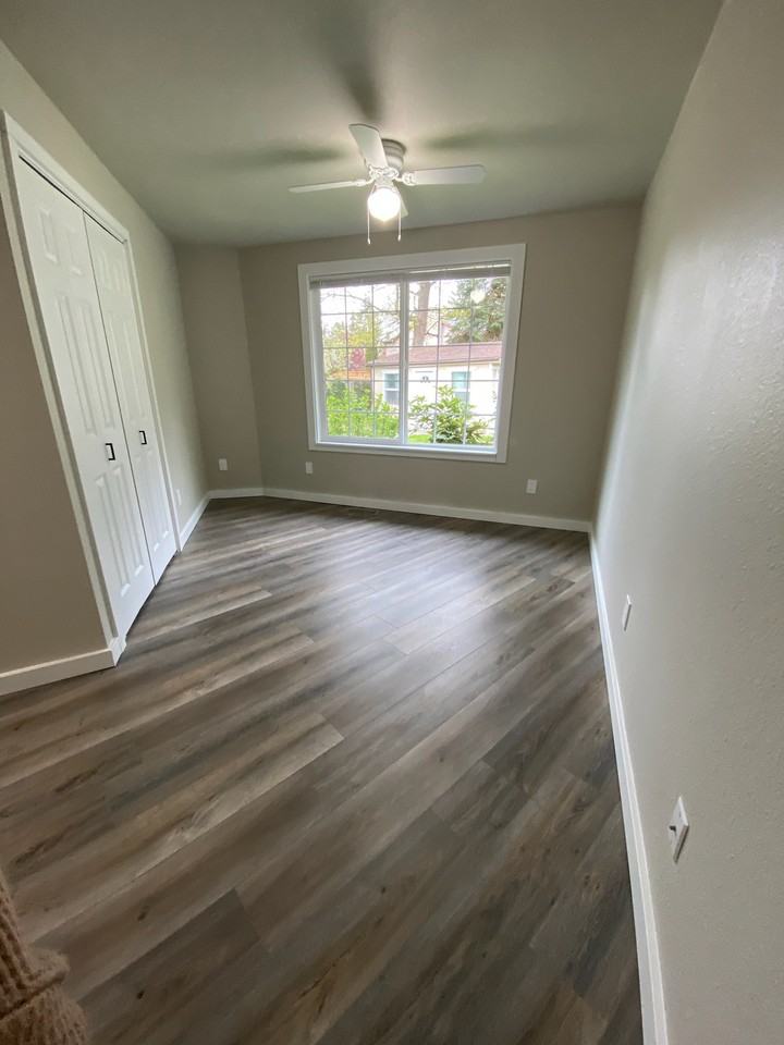 509 E 70th St #2 - Photo 4 of 20