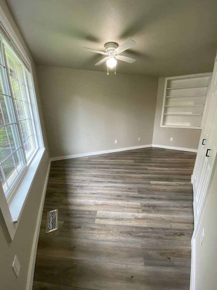 509 E 70th St #2 - Photo 3 of 20