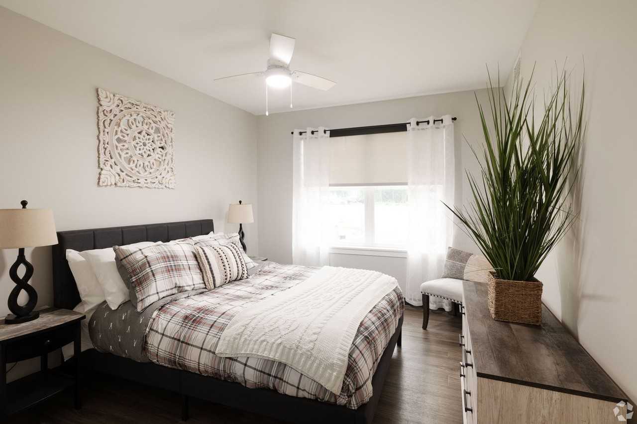 LoSo Lakeside Apartments - Photo 4 of 12