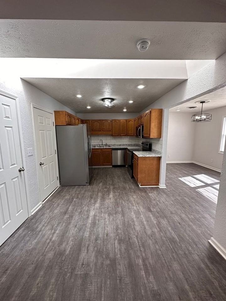 Fox Harbor Apartments - Photo 5 of 22