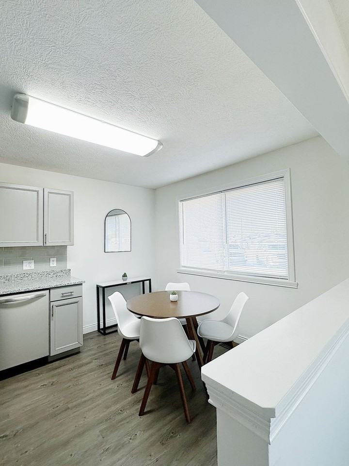 52 Flats - Photo 4 of 50