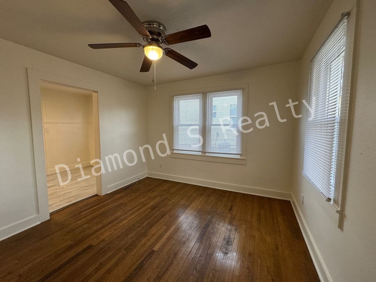 2711 W Olive St - Photo 2 of 9