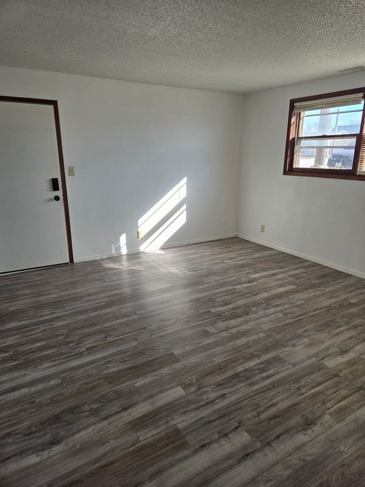 Lynnwood Apartments - Photo 2 of 11