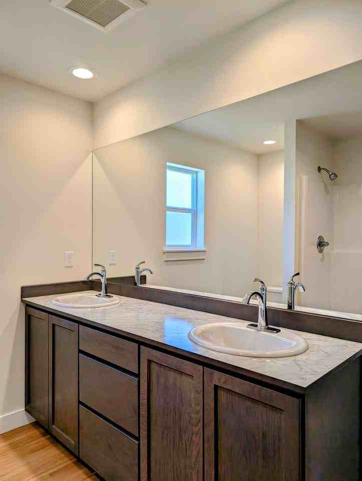 319 S Nevada Ave - Photo 7 of 20