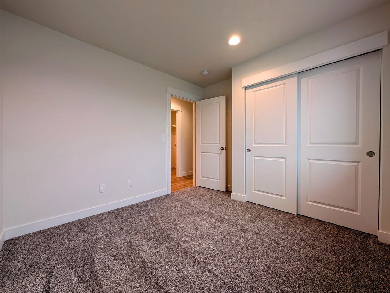 319 S Nevada Ave - Photo 3 of 20