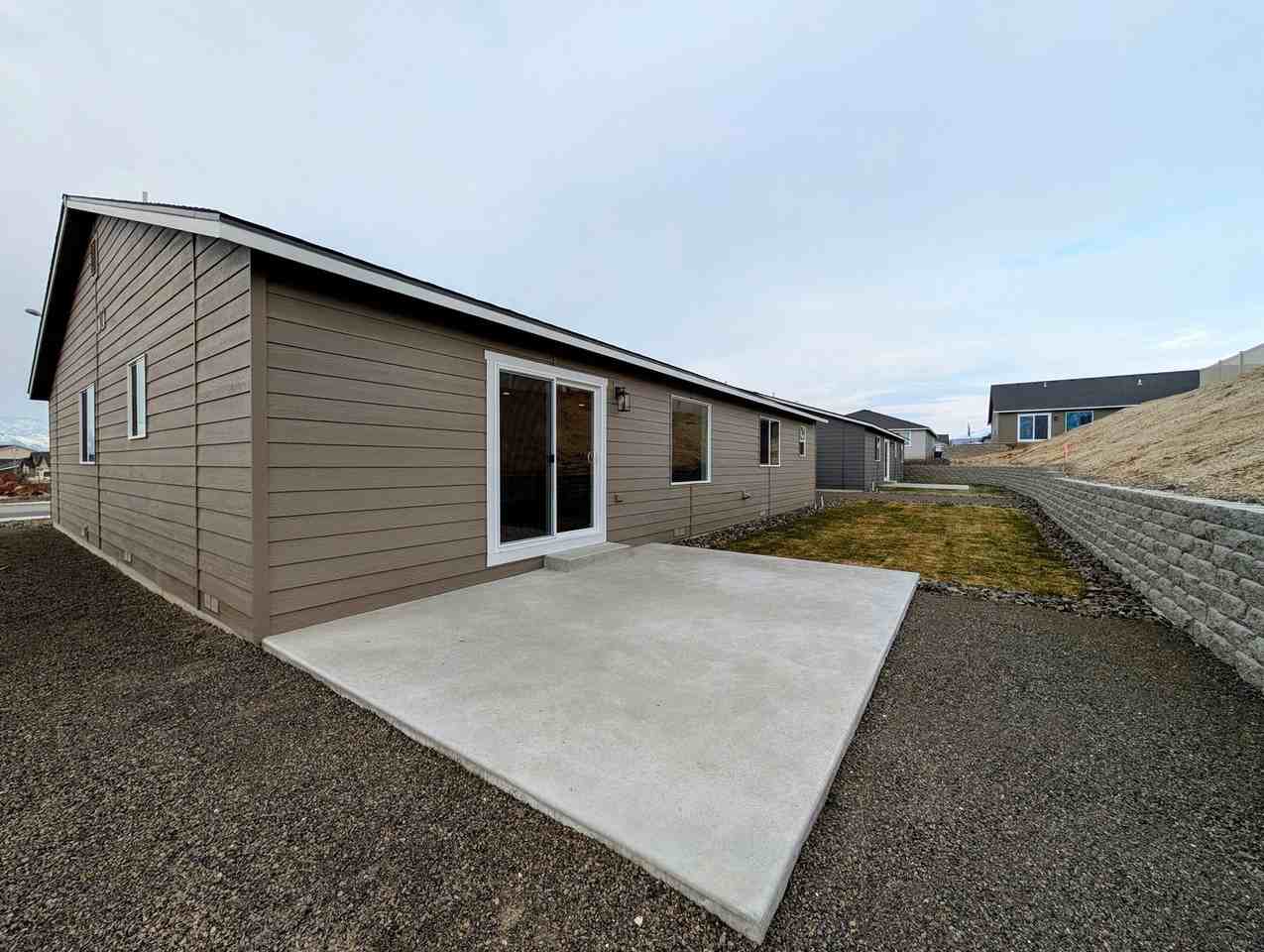 319 S Nevada Ave - Photo 5 of 20
