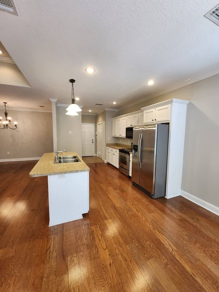 3835 Napa Dr - Photo 3 of 10