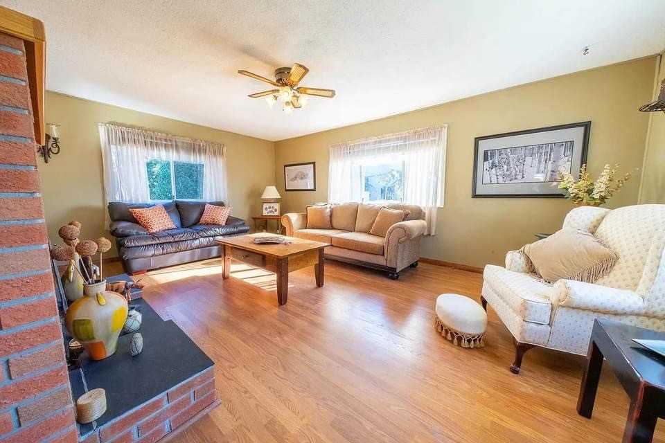 2784 Maple Street - Photo 2 of 12