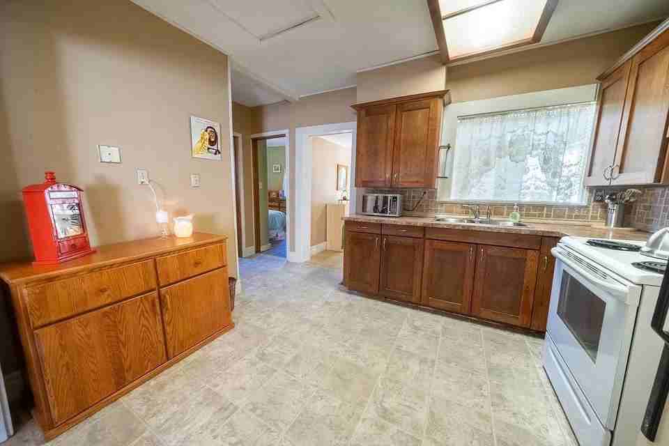 2784 Maple Street - Photo 3 of 12