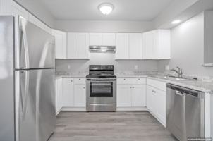 featured image of 410 Fox Shores Dr