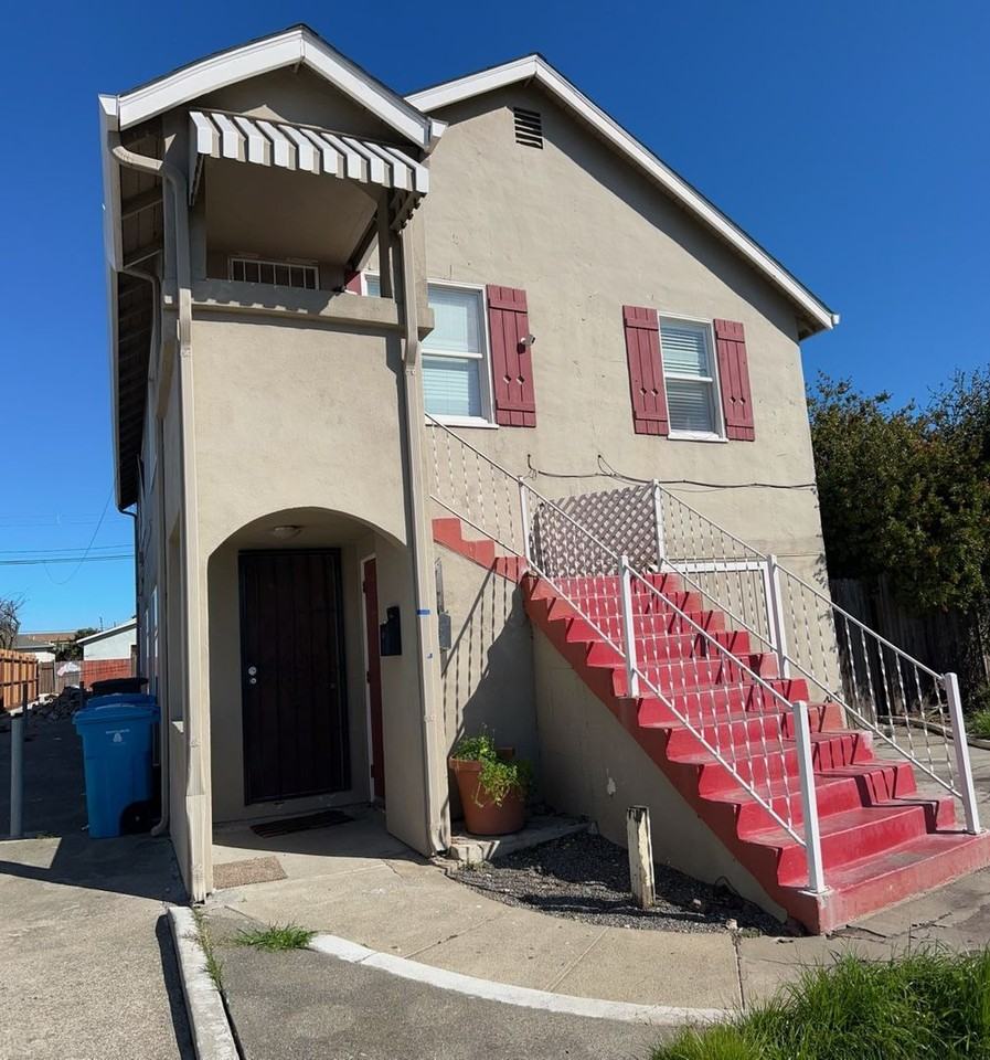 1820 Carolina St - Photo 2 of 17