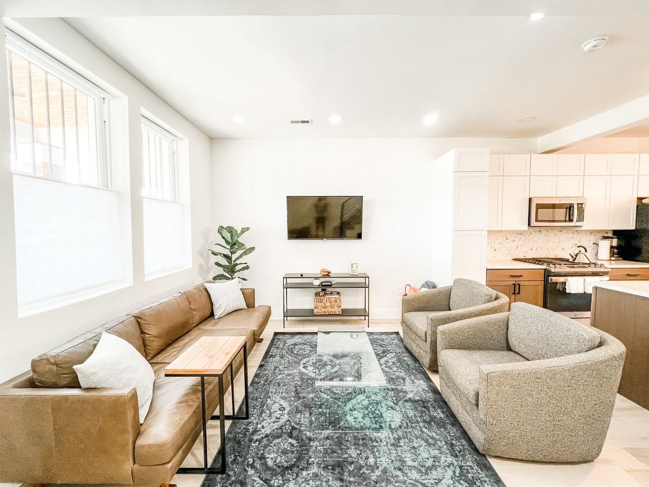 3424 9th St Ne - Photo 3 of 35