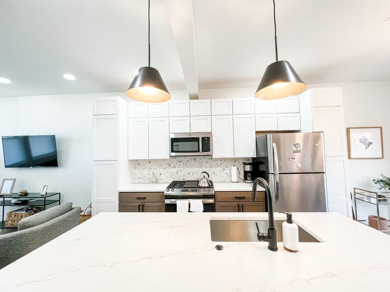 3424 9th St Ne - Photo 4 of 35