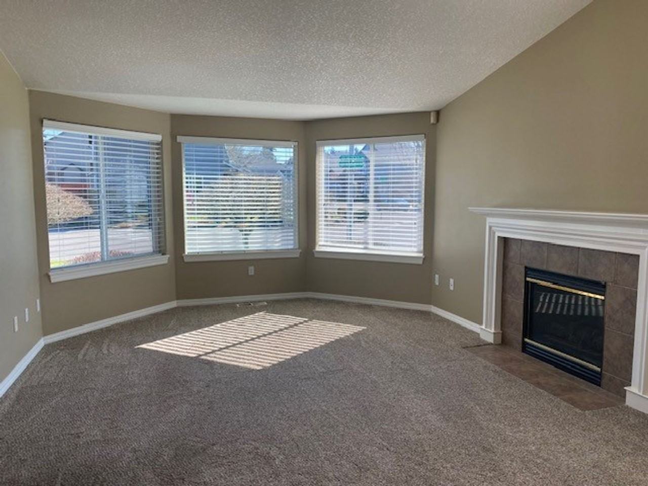 2002 Ne 153rd Ave - Photo 4 of 23