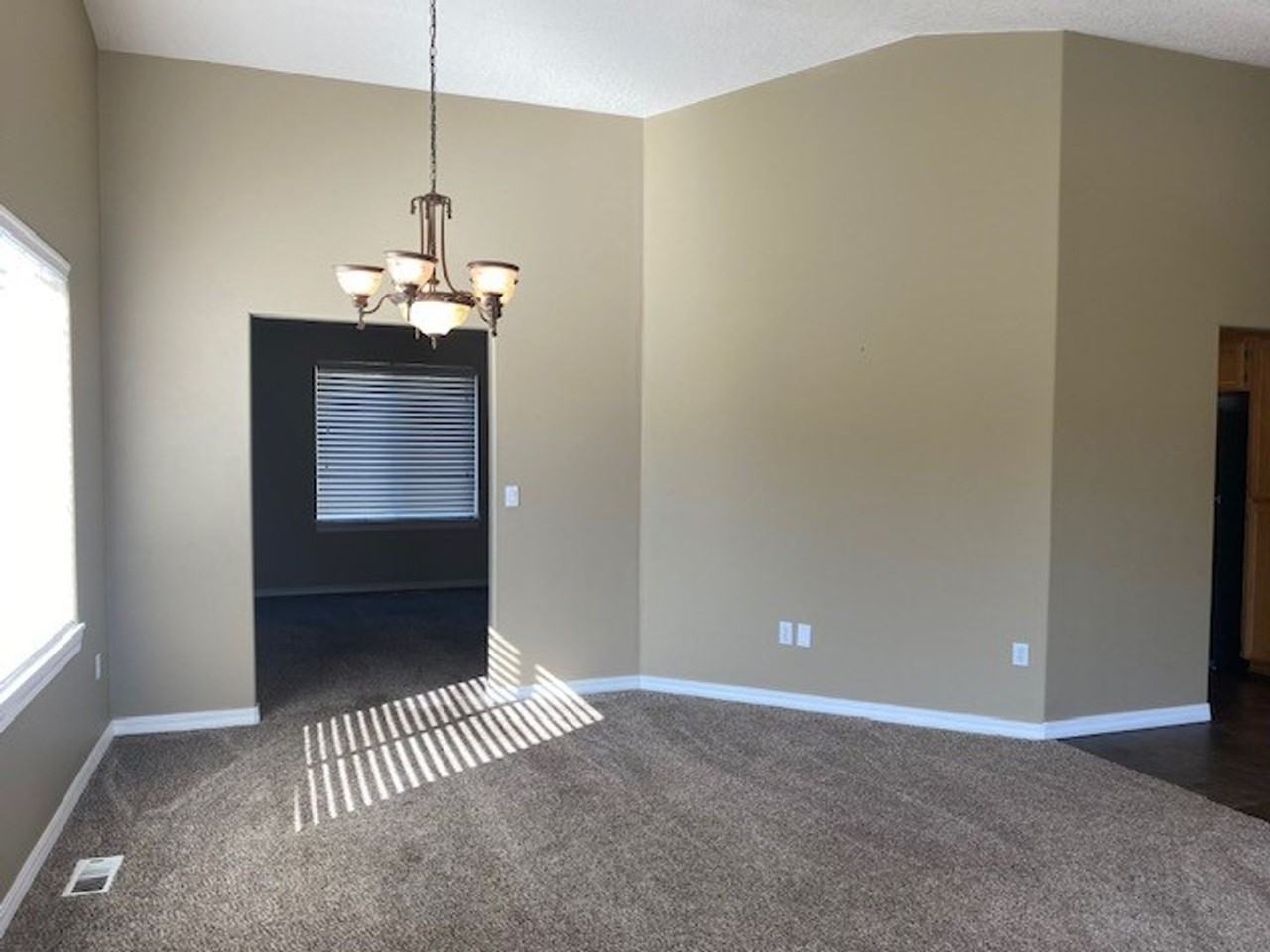 2002 Ne 153rd Ave - Photo 5 of 23