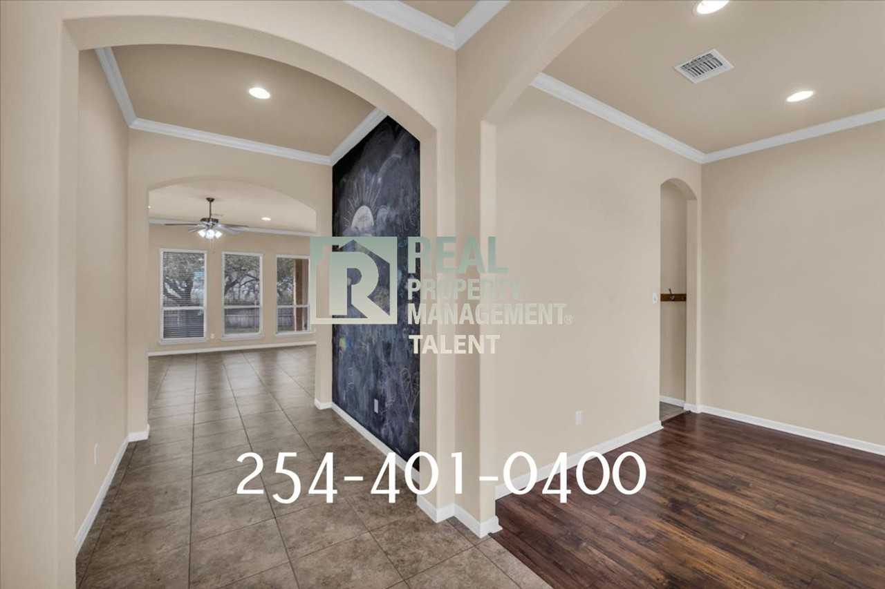 10307 Bryson Dr - Photo 3 of 24