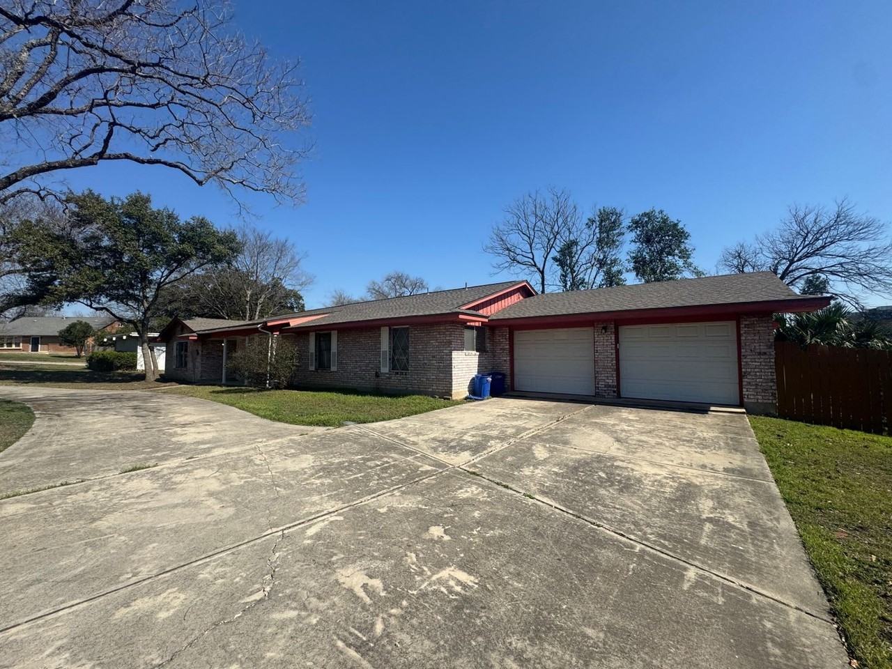 214 Halbart Dr - Photo 3 of 50