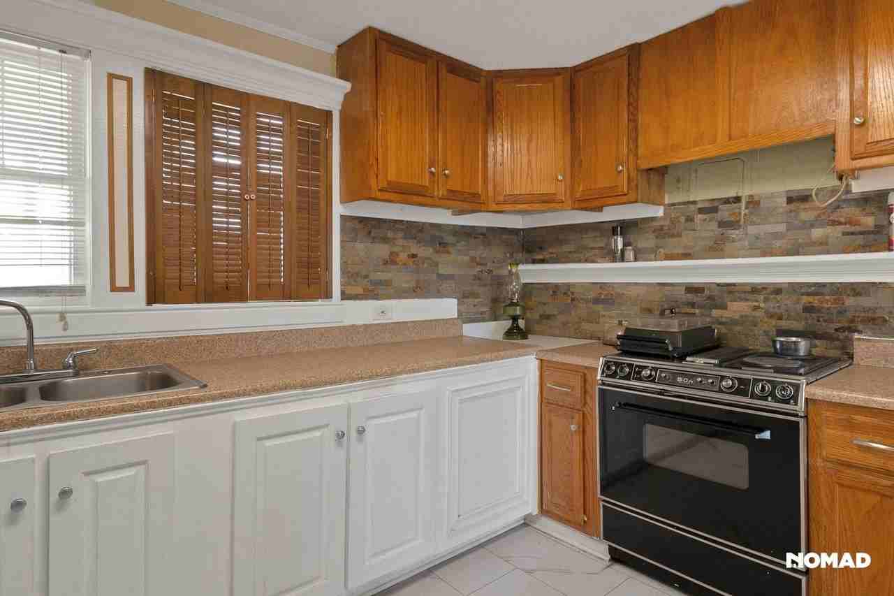 141 Dockweiler Rd N - Photo 3 of 32