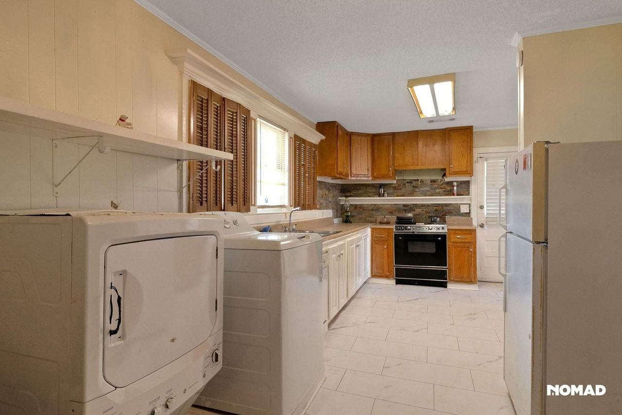 141 Dockweiler Rd N - Photo 3 of 39