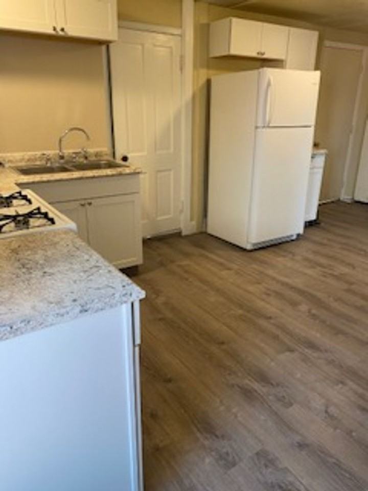 627 Arizona Ave #12 - Photo 6 of 8