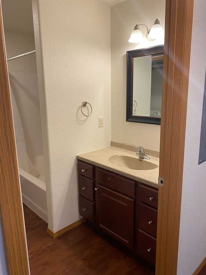 505 505 16 Ave Circle NE #2 - Photo 5 of 15