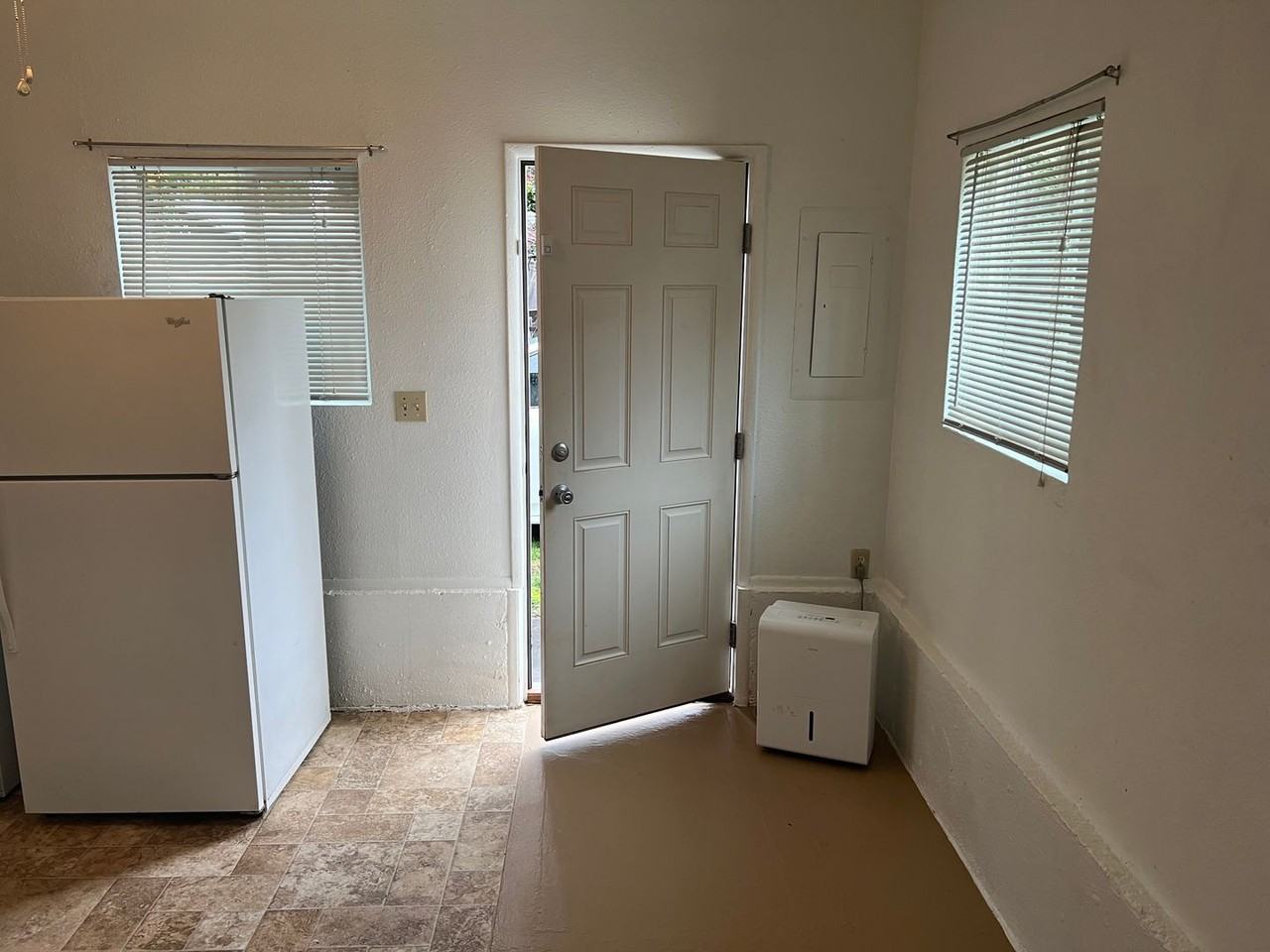 281 E Treasure Island Dr - Photo 2 of 9