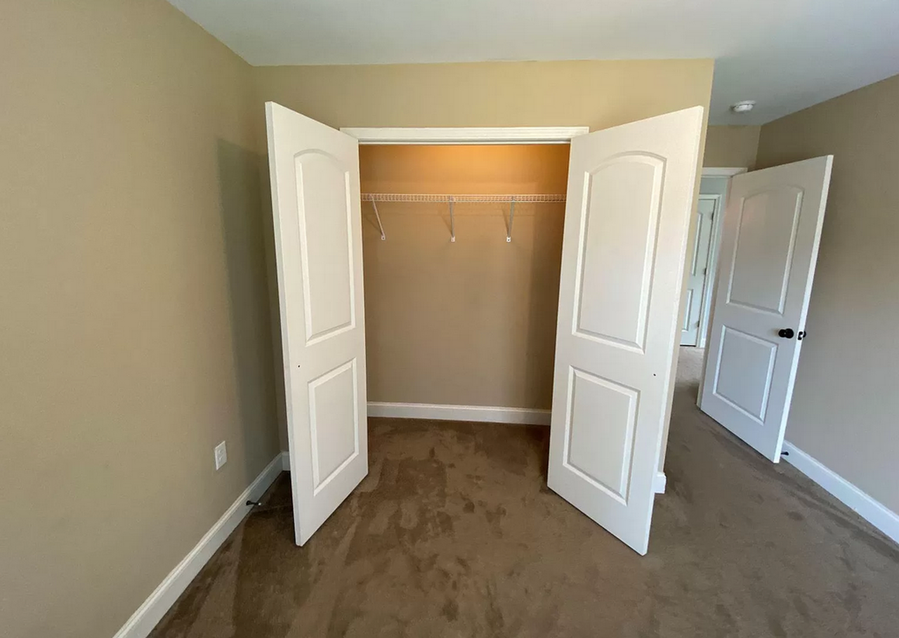 402 Shady Park Cv - Photo 2 of 23