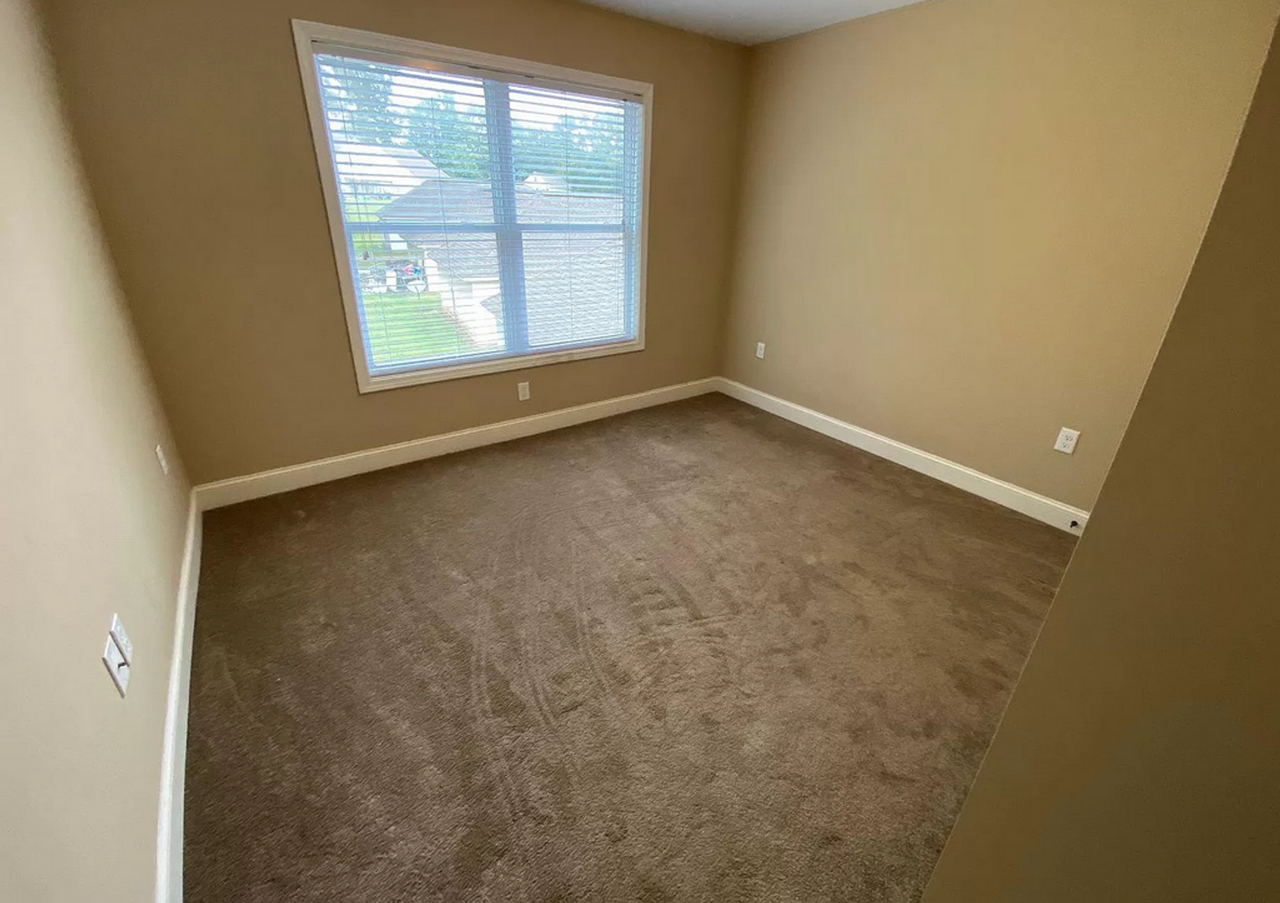 402 Shady Park Cv - Photo 3 of 23
