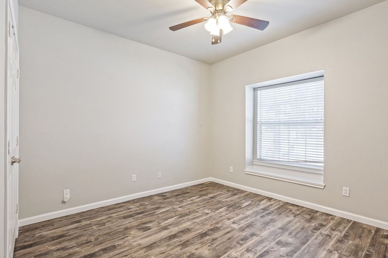 1724 S 15th St - Photo 5 of 27