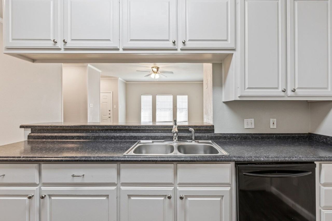 1724 S 15th St - Photo 7 of 27