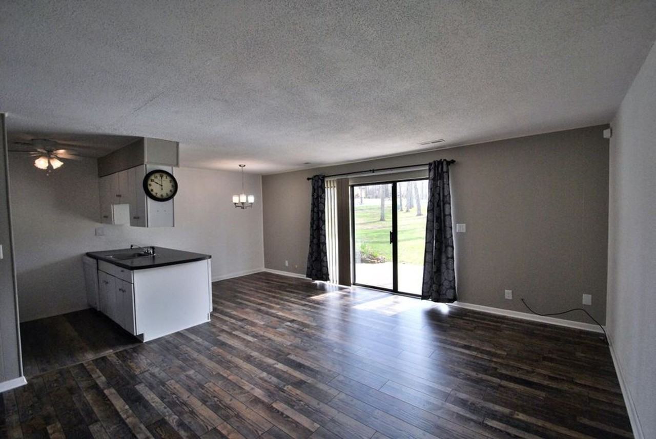 65 Wilshire Heights Dr - Photo 2 of 10