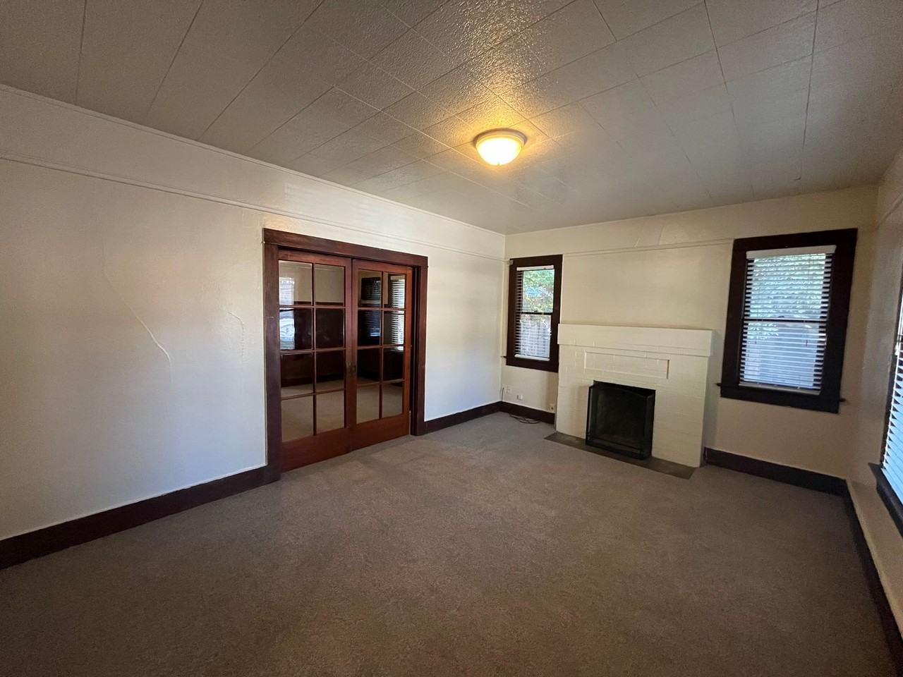 212 B St - Photo 2 of 14