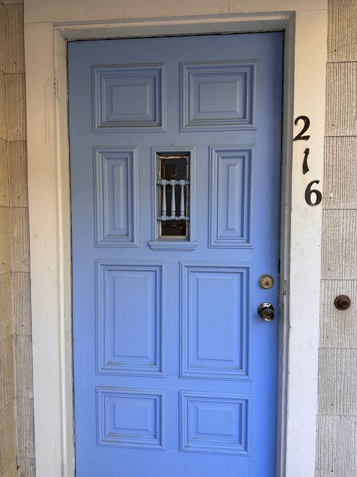 216 B St - Photo 2 of 21