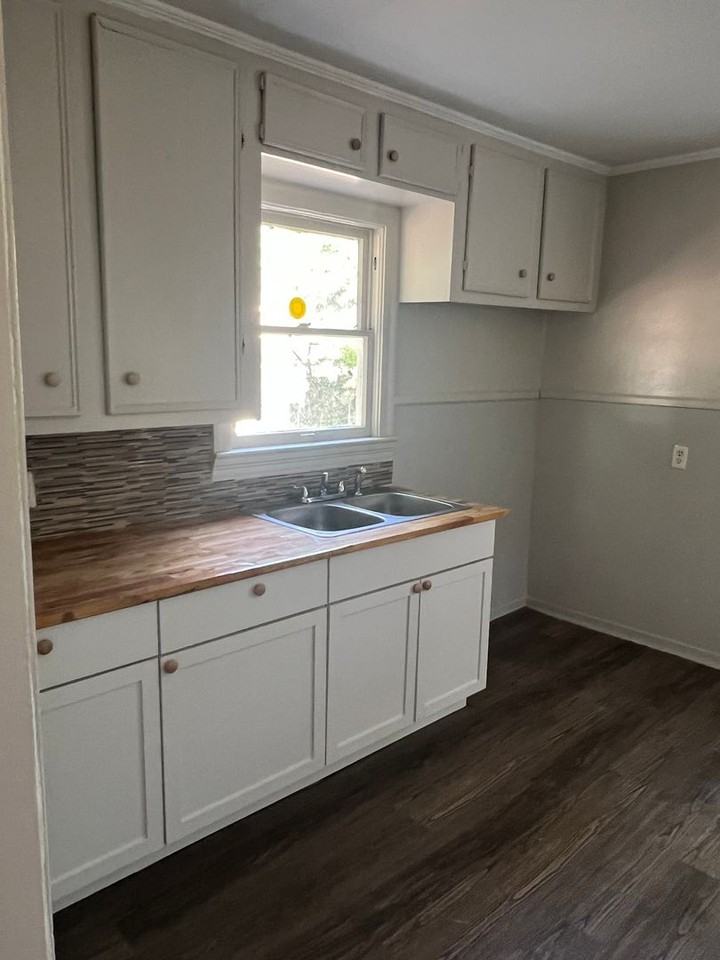 210 E Lister St - Photo 5 of 12
