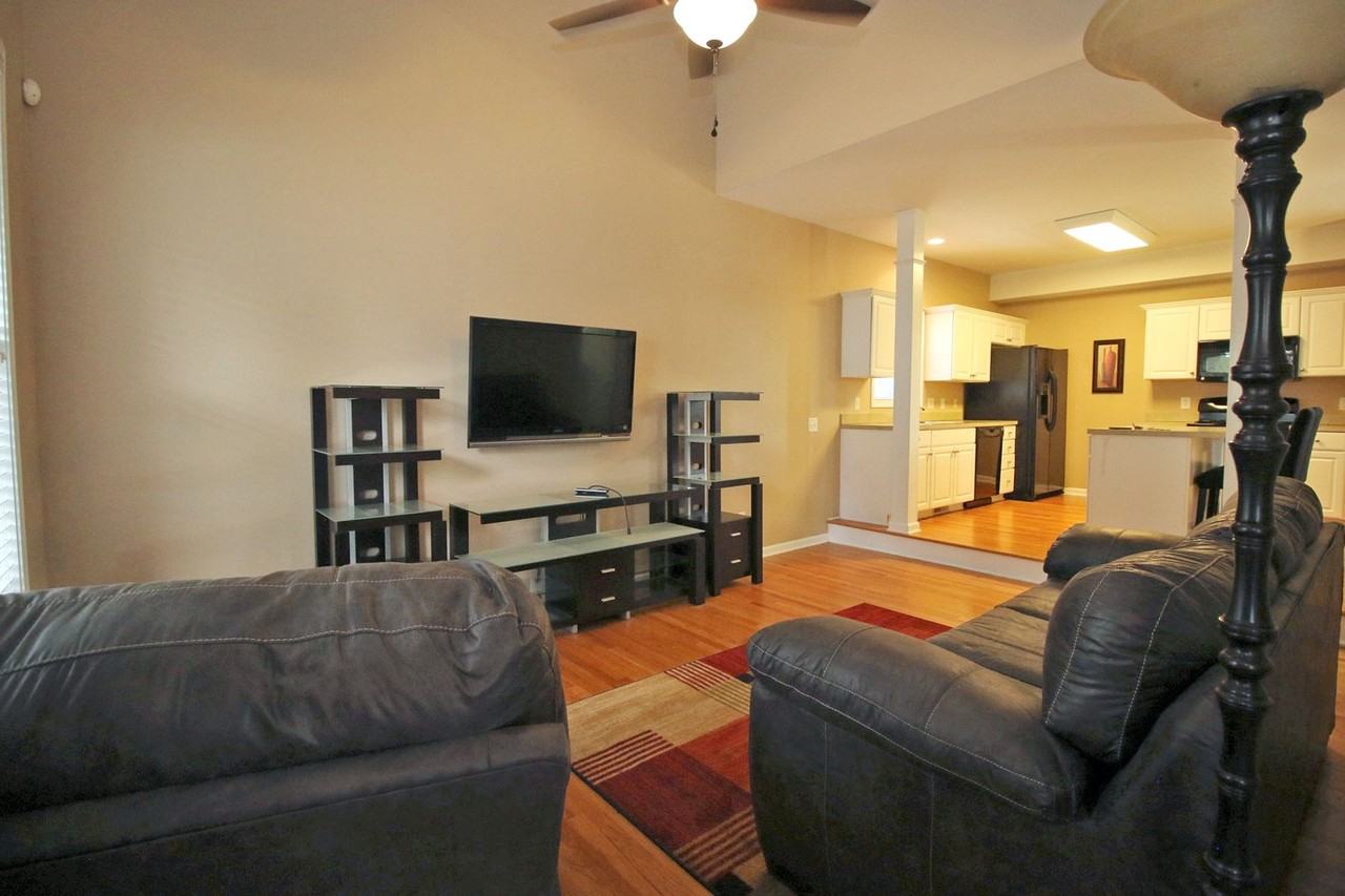 1013 Pine St - Photo 2 of 20