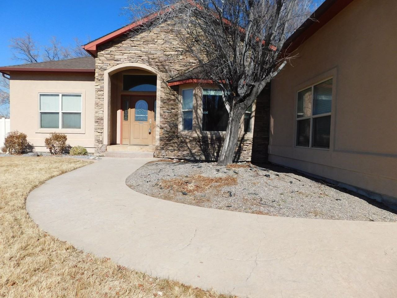 2618 Foxglove Ct - Photo 2 of 29