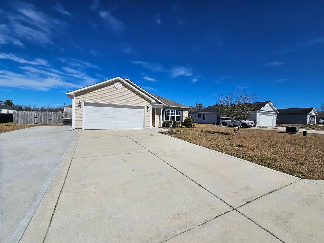 405 Midnight Dr - Photo 2 of 25