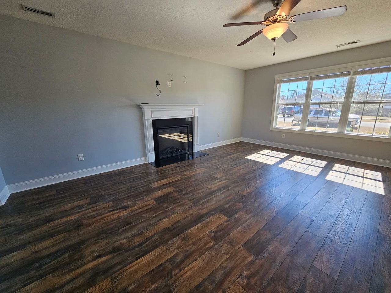 405 Midnight Dr - Photo 5 of 25