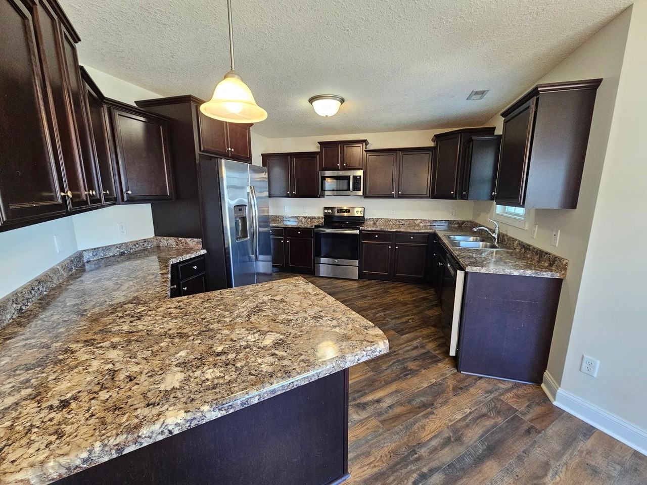 405 Midnight Dr - Photo 7 of 25