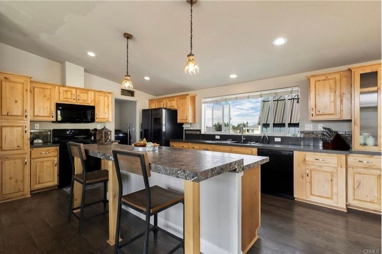 918 Deer Creek Ln - Photo 7 of 17