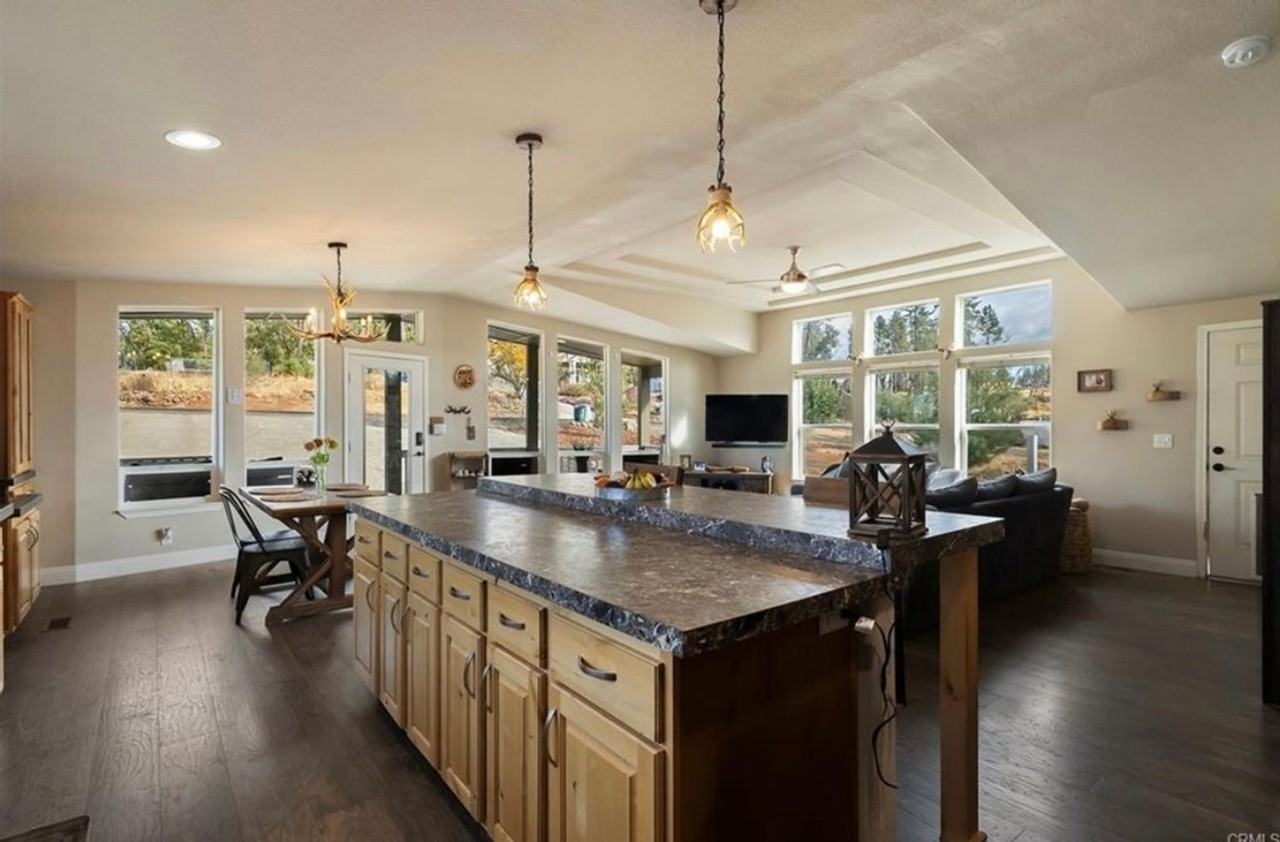 918 Deer Creek Ln - Photo 5 of 17