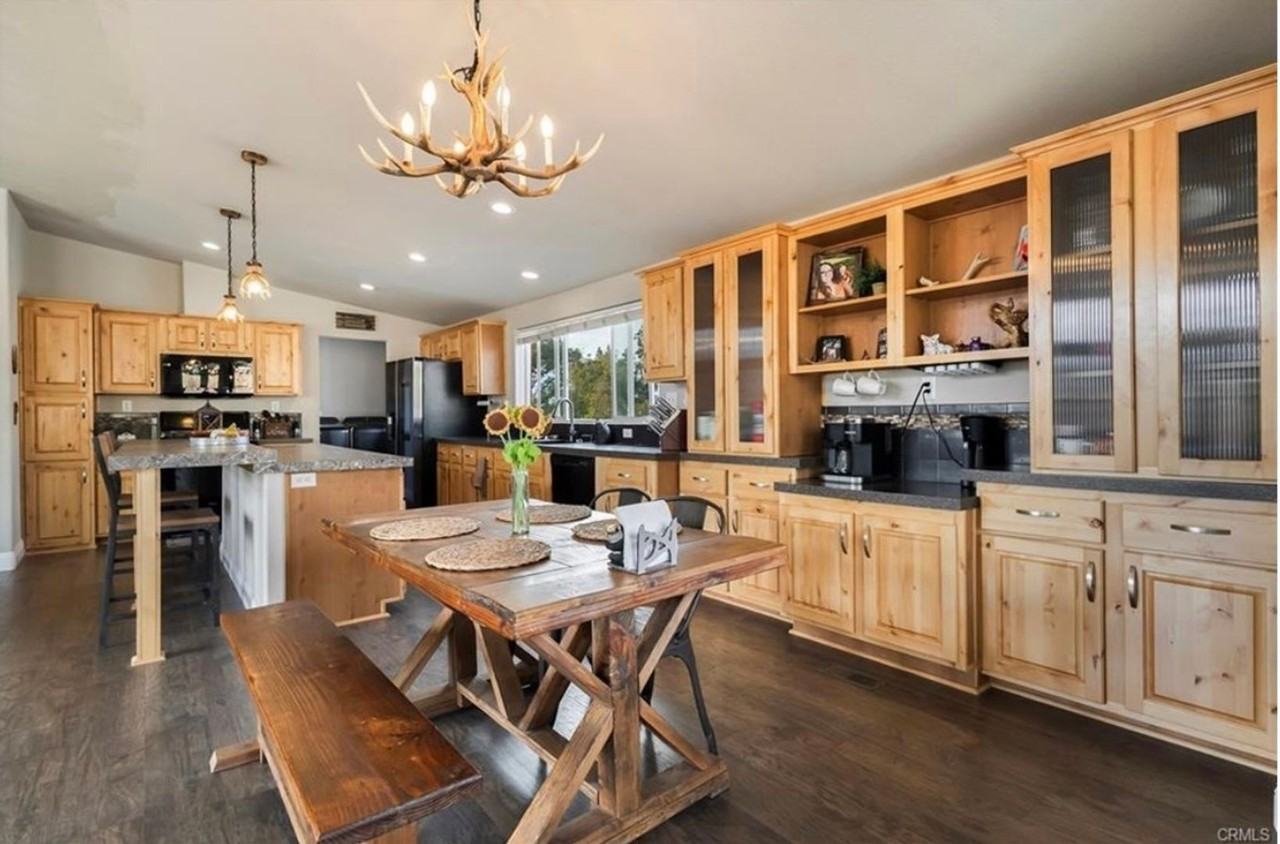 918 Deer Creek Ln - Photo 2 of 17