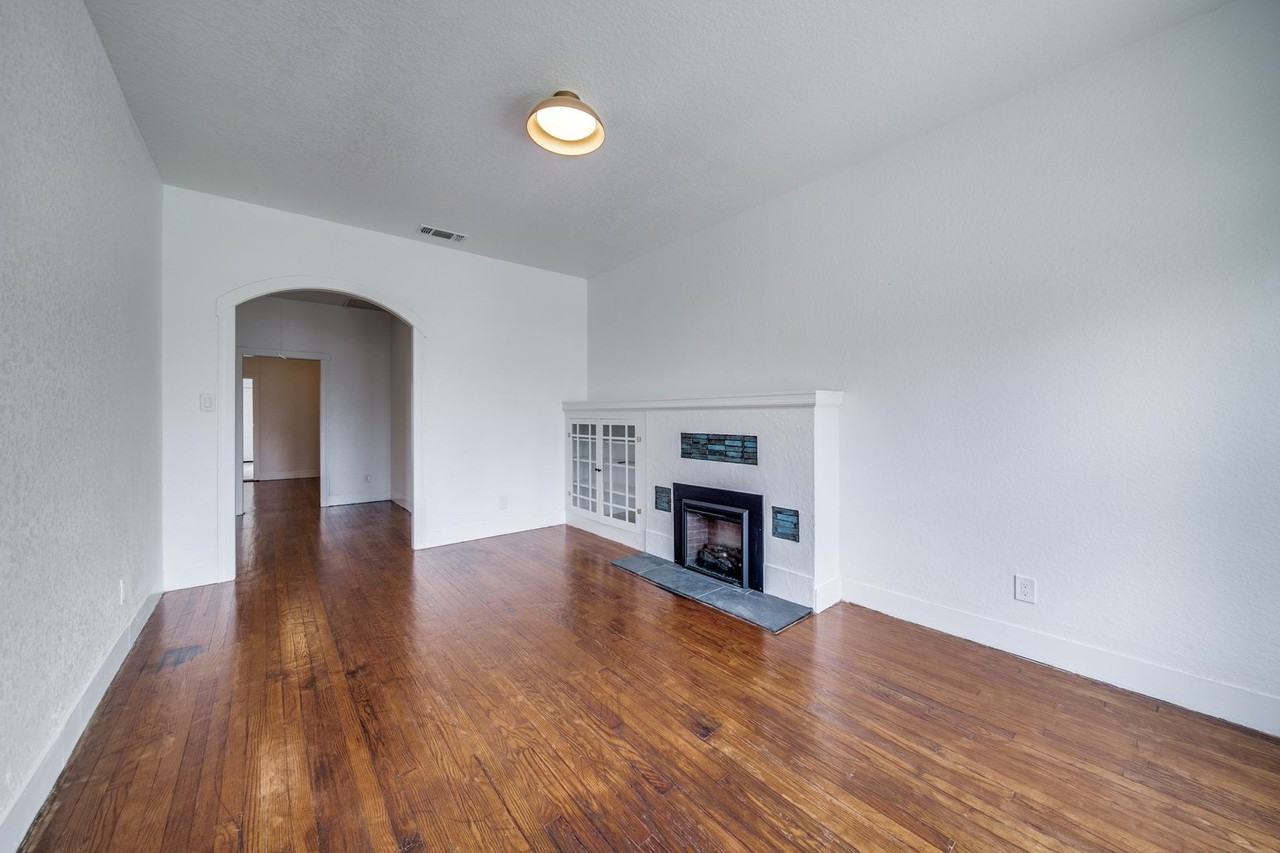 322 E Locust St - Photo 2 of 14