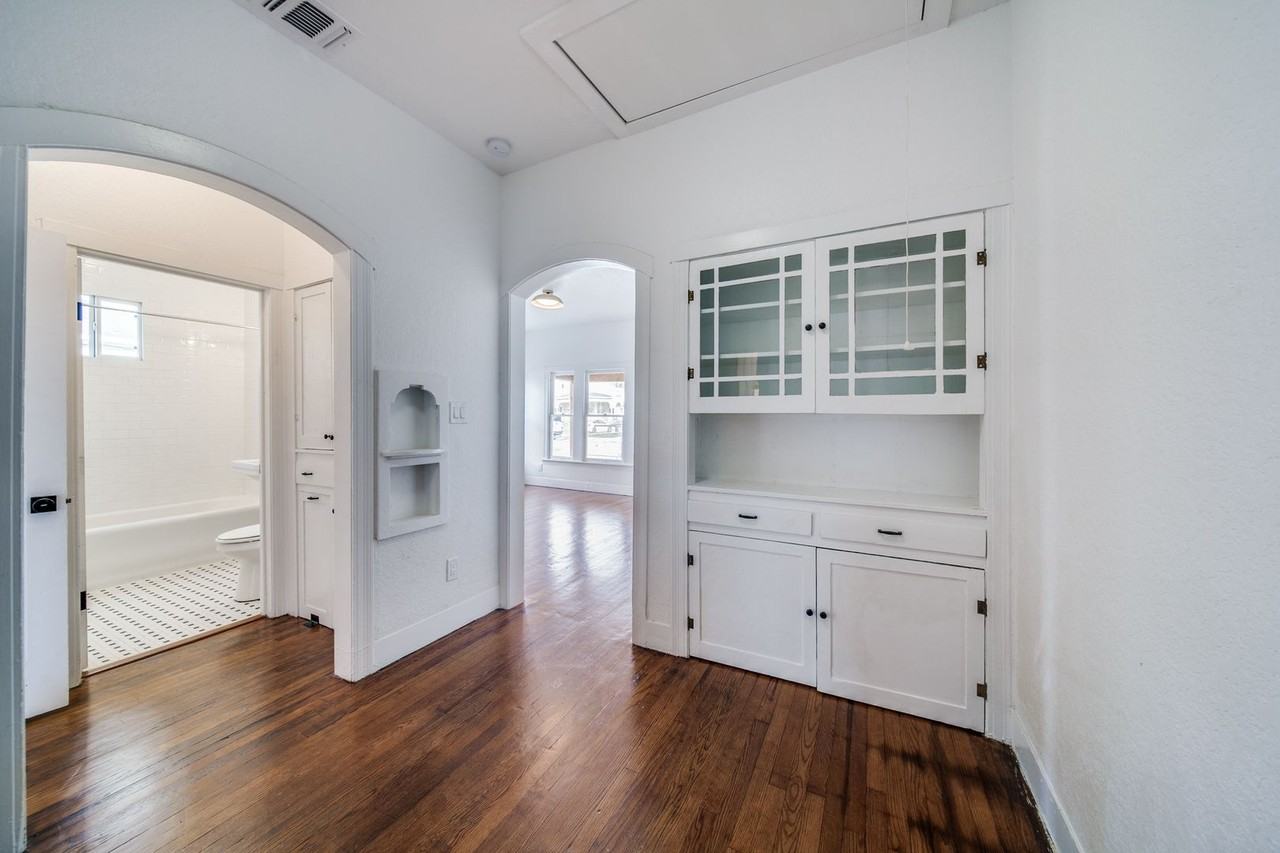 322 E Locust St - Photo 6 of 14