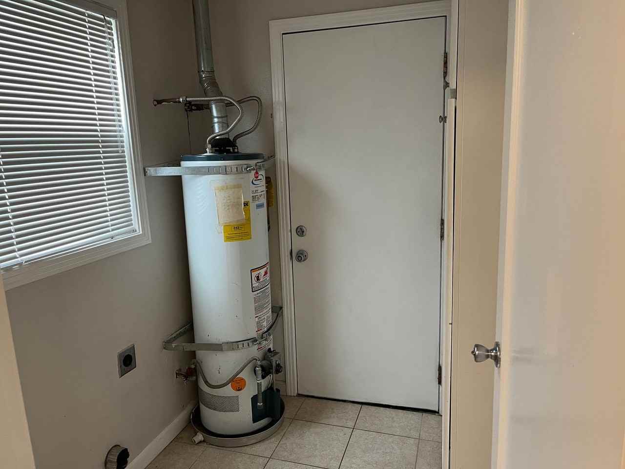 4801 23rd St - Photo 6 of 10