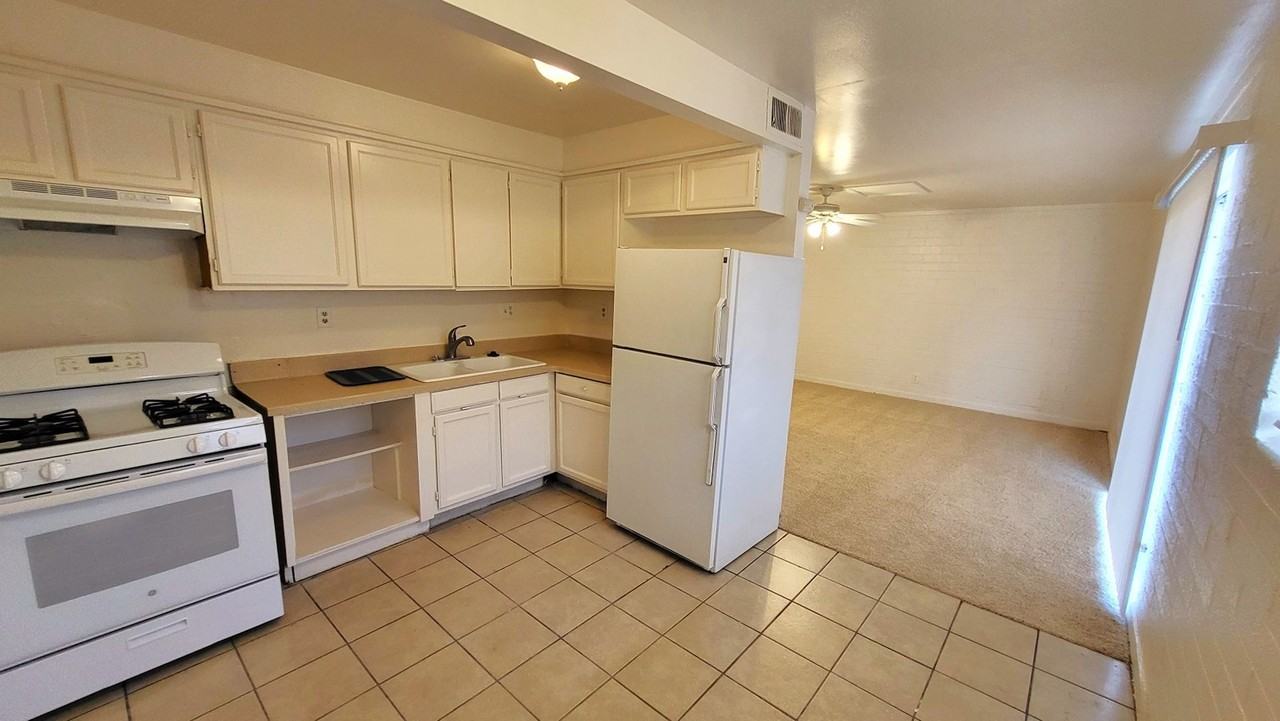 913 E. Spence - Photo 2 of 14