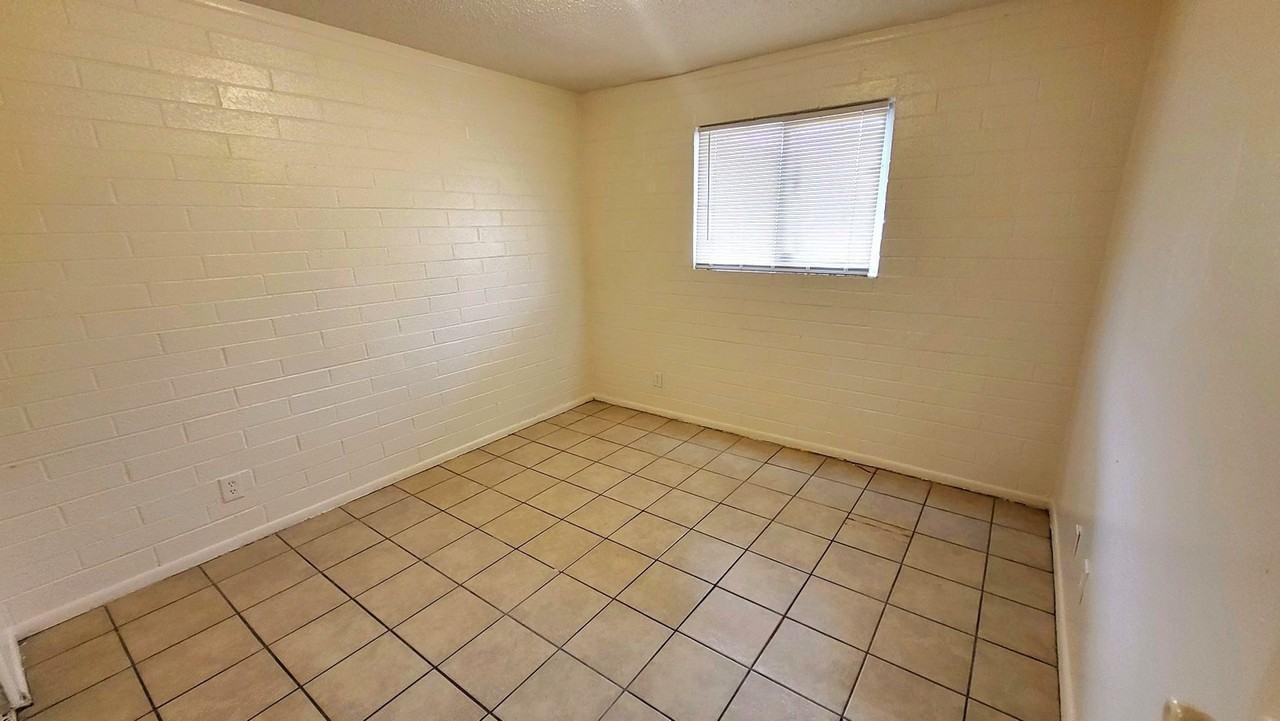 913 E. Spence - Photo 5 of 14