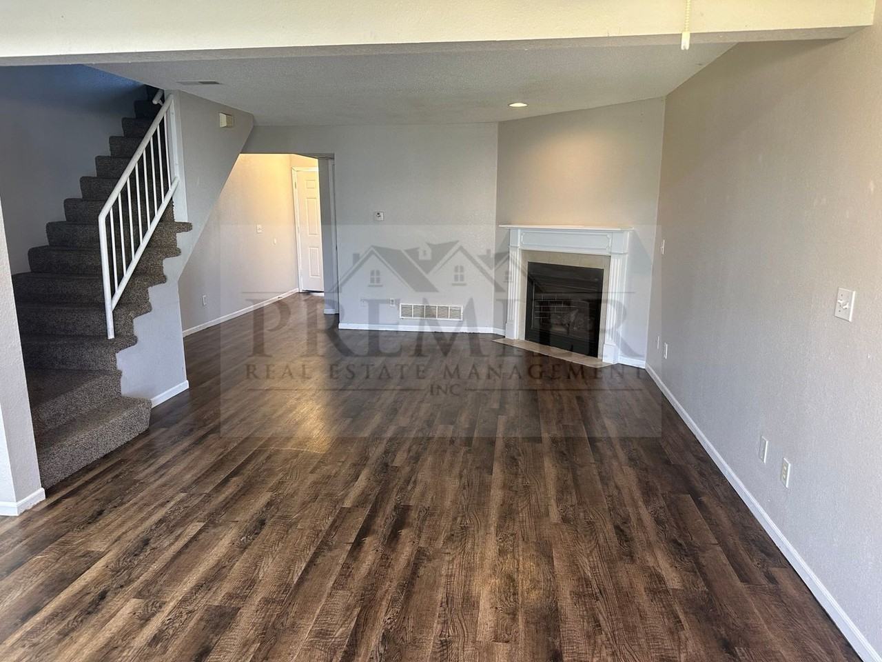 101 Ne Dogwood St #C - Photo 4 of 16