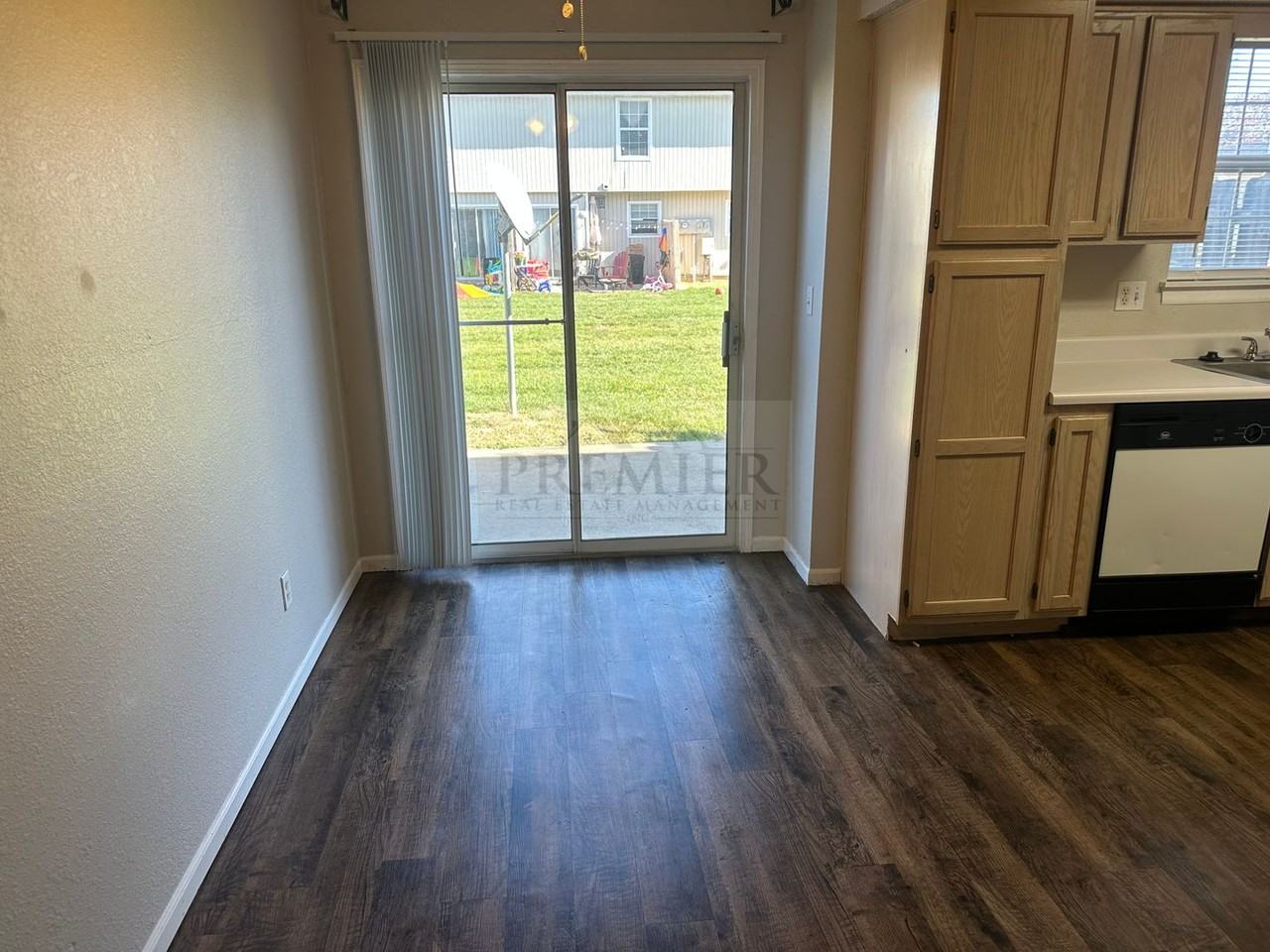 101 Ne Dogwood St #C - Photo 6 of 16